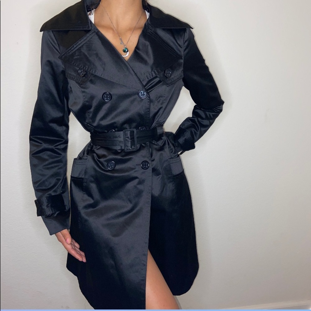 Bebe trench coat🖤
